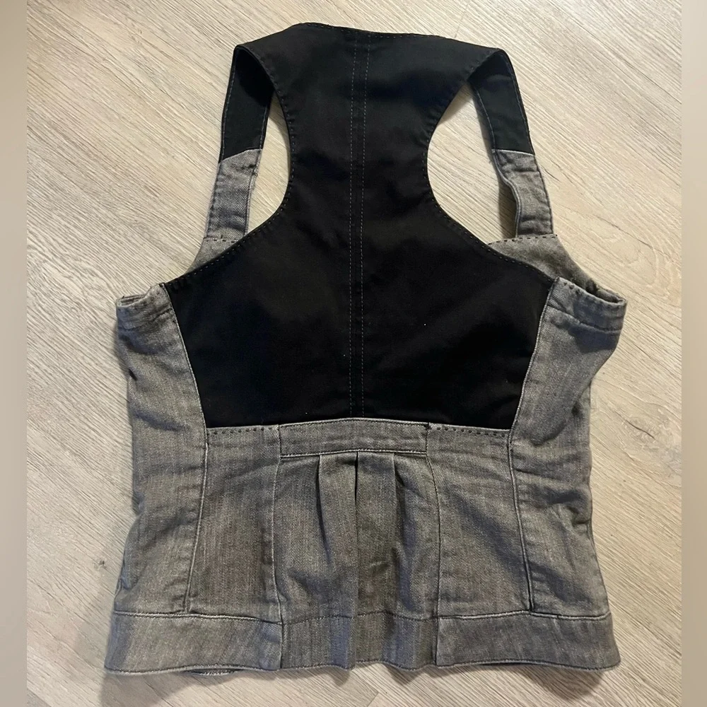 Vest - Picture 2 of 3